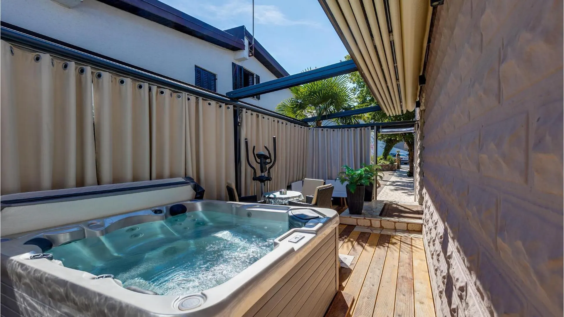 Nice Home In Vantacici With Wifi Porat